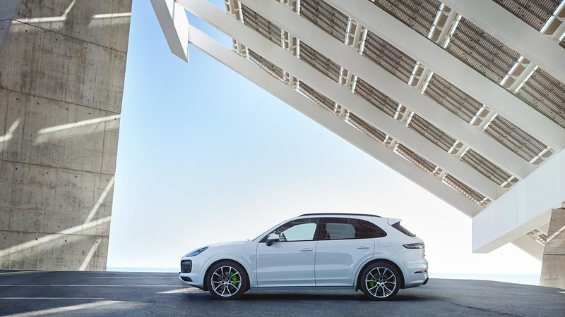Illustration for article titled The 2019 Porsche Cayenne E-Hybrid Is More Powerful And The First Porsche With 22-Inch Wheels